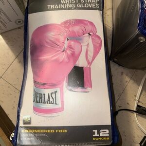 Everlast Pink Wrist Strap Gloves